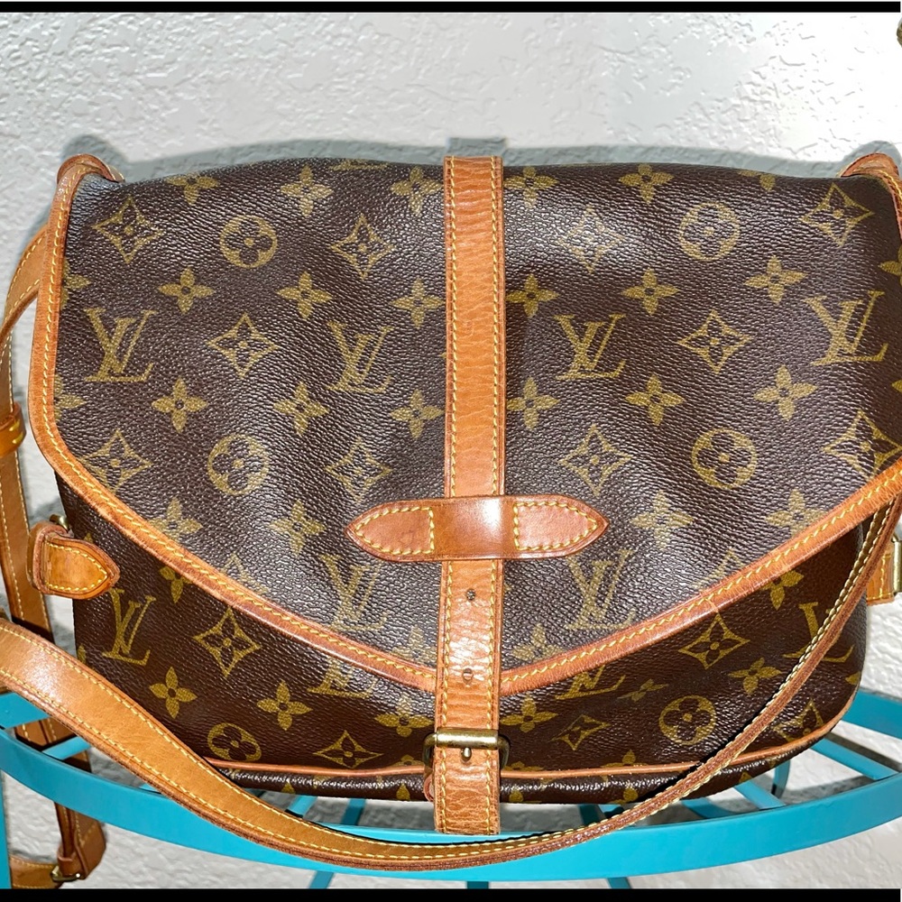 Louis Vuitton Authentic Saumur 30